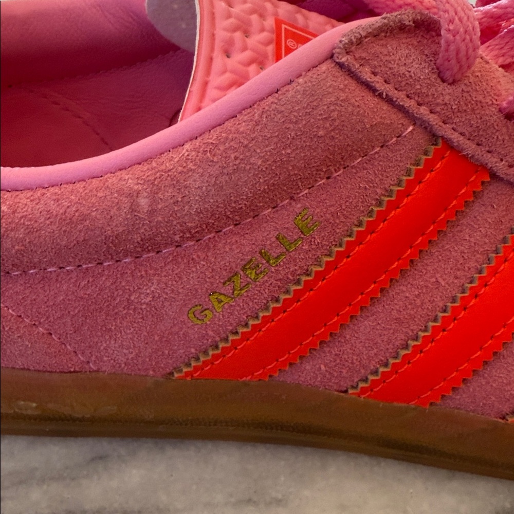 Adidas Gazelle Tennis Shoes. Size Women’s 9.5.
Worn once! - Picture 6 of 6